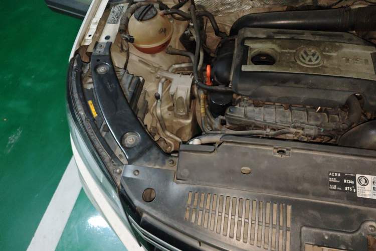 Used Volkswagen Tiguan 2013 1.8 TSI Automatic Two-Wheel Drive Comfort Edition Engine Bay Right