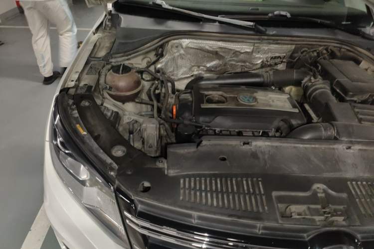 Used Volkswagen Tiguan 2013 1.8 TSI Automatic Two-Wheel Drive Comfort Edition Engine Bay Right