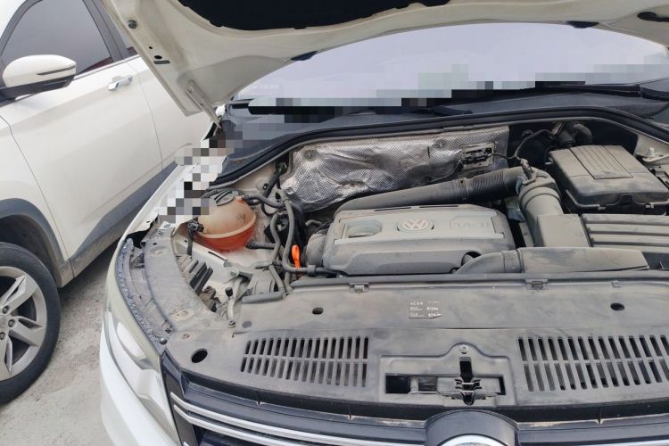 Used Volkswagen Tiguan 2013 1.8 TSI Automatic All-Wheel Drive Luxury Model Engine Bay Right