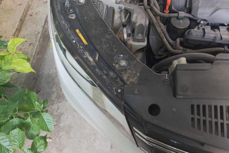 Used Volkswagen Tiguan 2013 1.8TSI Automatic Two-Wheel Drive Luxury Model Engine Bay Right