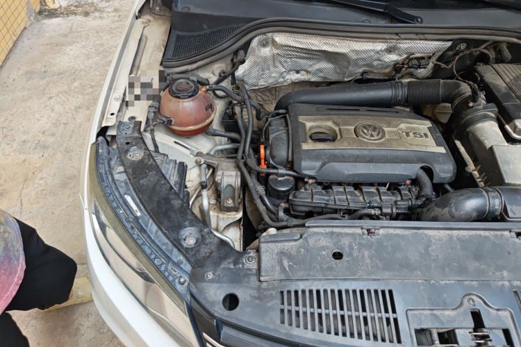 Used Volkswagen Tiguan 2013 1.8 TSI Automatic Two-Wheel Drive Comfort Edition Engine Bay Right