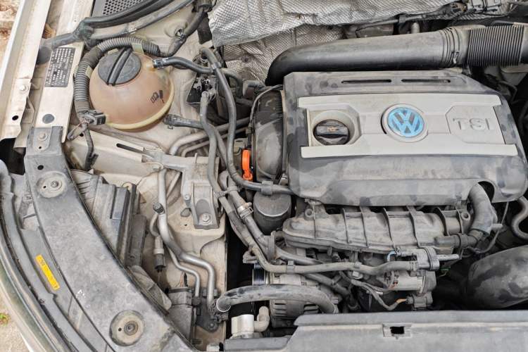 Used Volkswagen Tiguan 2013 1.8 TSI Automatic All-Wheel Drive Luxury Model Engine Bay Right