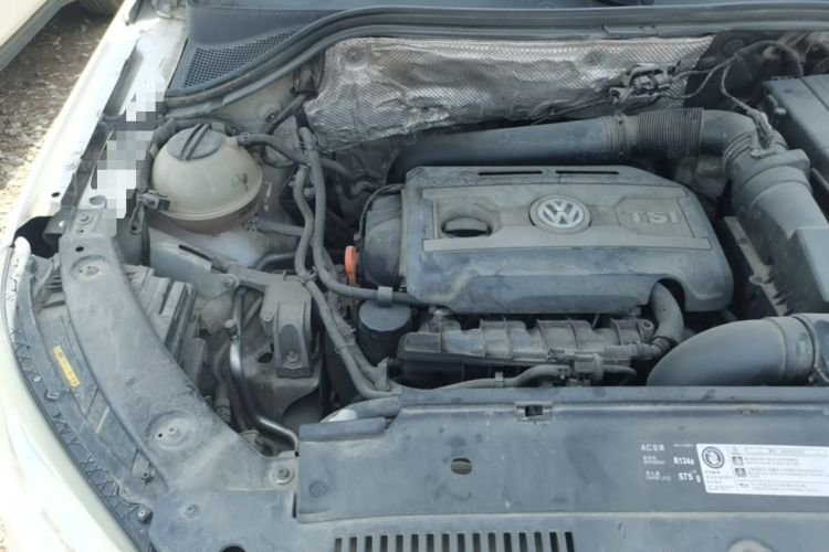 Used Volkswagen Tiguan 2013 1.8 TSI Automatic All-Wheel Drive Luxury Model Engine Bay Right