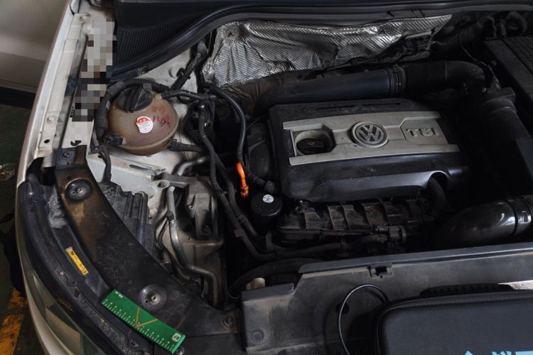 Used Volkswagen Tiguan 2013 1.8 TSI Automatic All-Wheel Drive Luxury Model Engine Bay Right