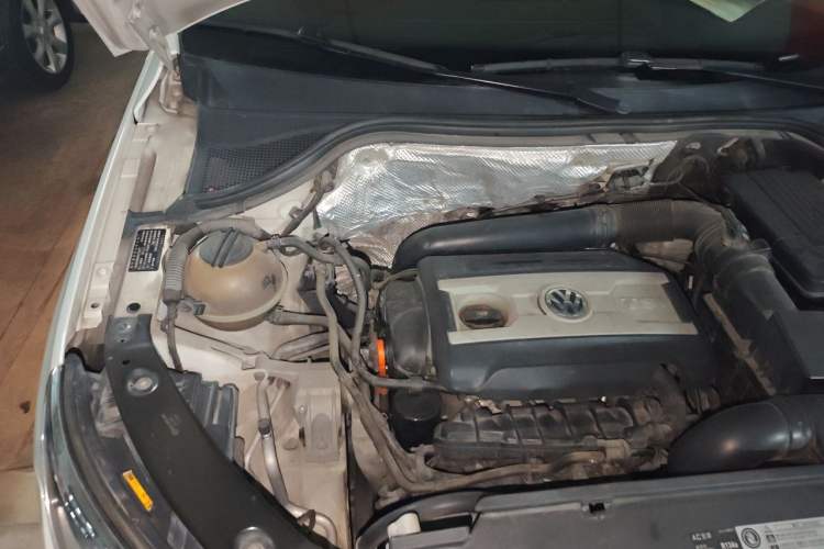 Used Volkswagen Tiguan 2013 1.8 TSI Automatic Two-Wheel Drive Comfort Edition Engine Bay Right