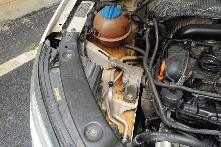 Used Volkswagen Tiguan 2013 2.0 TSI Automatic All-Wheel Drive Luxury Edition Engine Bay Right