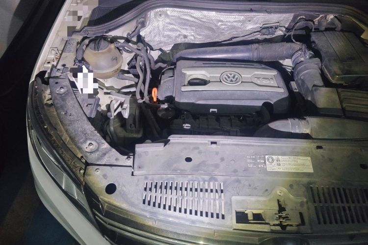 Used Volkswagen Tiguan 2013 1.8 TSI Automatic All-Wheel Drive Luxury Model Engine Bay Right