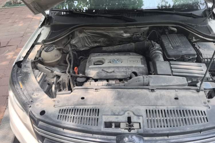 Used Volkswagen Tiguan 2013 1.8 TSI Automatic All-Wheel Drive Luxury Model Engine Bay Right