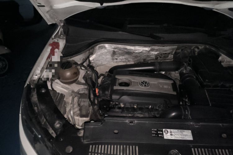 Used Volkswagen Tiguan 2013 1.8 TSI Automatic All-Wheel Drive Luxury Model Engine Bay Right