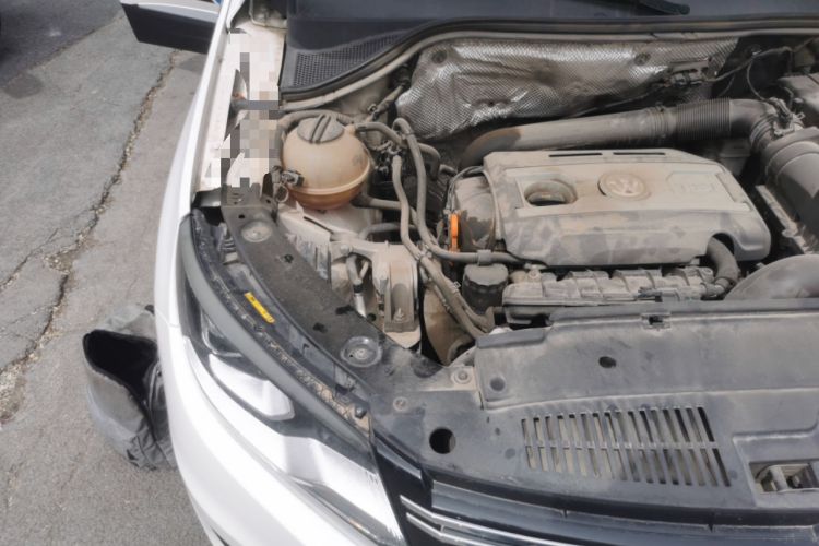 Used Volkswagen Tiguan 2013 1.8 TSI Automatic All-Wheel Drive Luxury Model Engine Bay Right