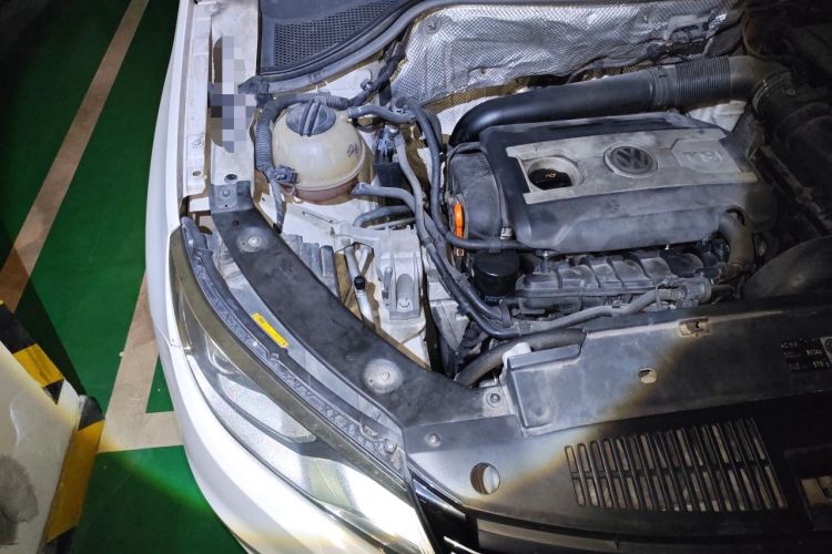 Used Volkswagen Tiguan 2013 1.8 TSI Automatic All-Wheel Drive Luxury Model Engine Bay Right