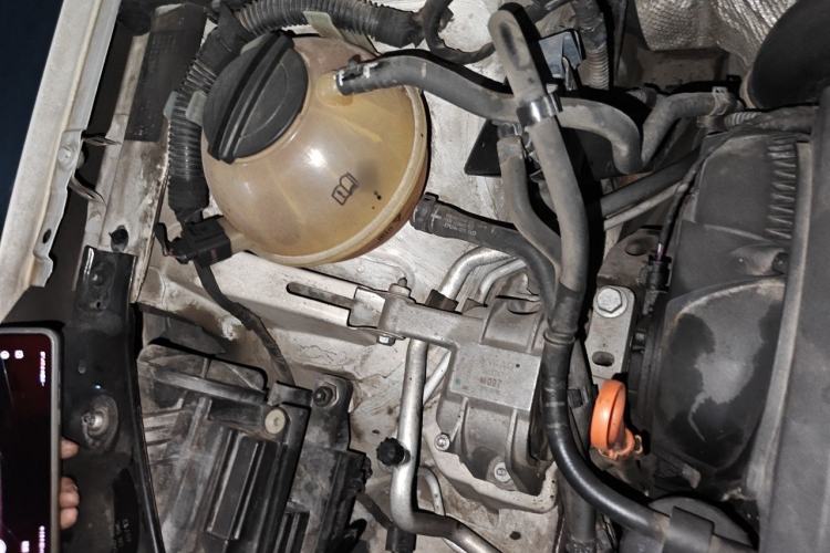 Used Volkswagen Tiguan 2013 1.8 TSI Automatic Two-Wheel Drive Comfort Edition Engine Bay Right
