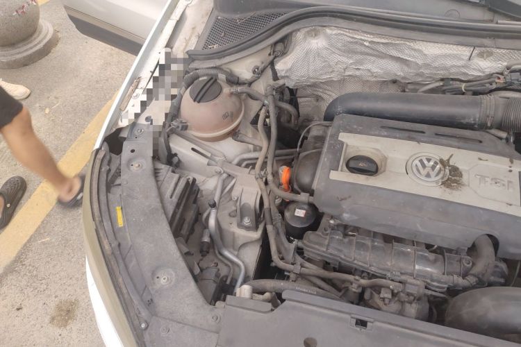 Used Volkswagen Tiguan 2013 1.8 TSI Automatic Two-Wheel Drive Comfort Edition Engine Bay Right