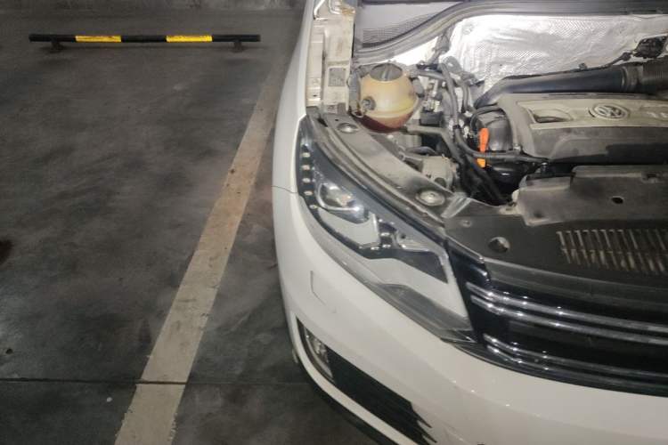 Used Volkswagen Tiguan 2013 2.0 TSI Automatic All-Wheel-Drive Flagship Edition Engine Bay Right