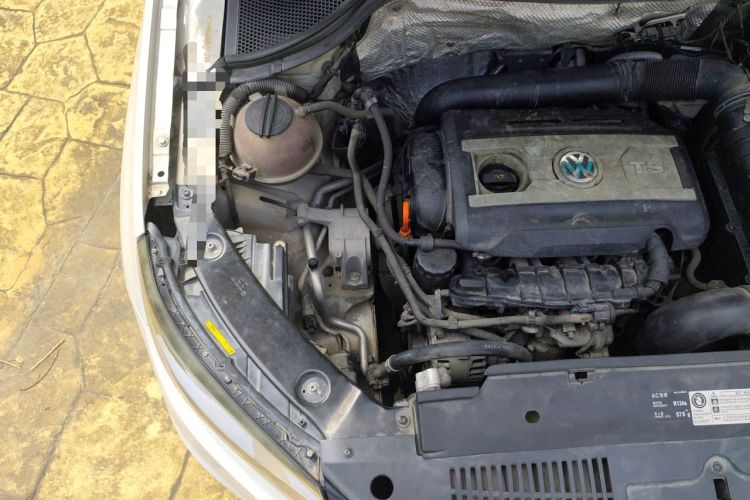 Used Volkswagen Tiguan 2013 1.8 TSI Automatic All-Wheel Drive Luxury Model Engine Bay Right