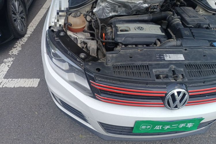 Used Volkswagen Tiguan 2013 1.8 TSI Automatic All-Wheel Drive Luxury Model Engine Bay Right