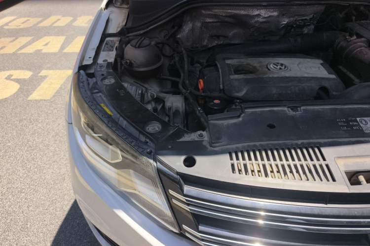 Used Volkswagen Tiguan 2013 1.8TSI Automatic Two-Wheel Drive Trend Edition Engine Bay Right