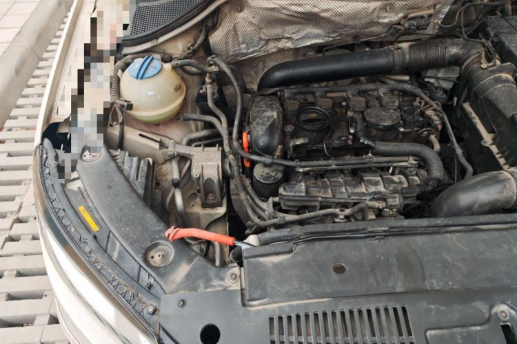 Used Volkswagen Tiguan 2013 1.8 TSI Automatic All-Wheel Drive Luxury Model Engine Bay Right