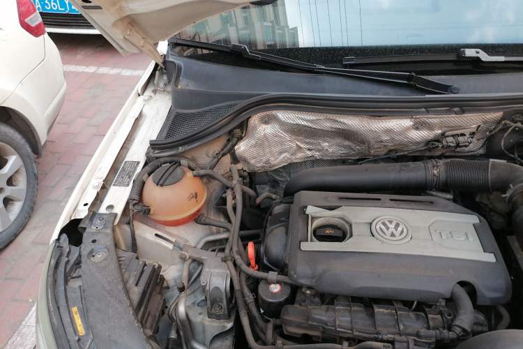 Used Volkswagen Tiguan 2013 1.8 TSI Automatic Two-Wheel Drive Comfort Edition Engine Bay Right