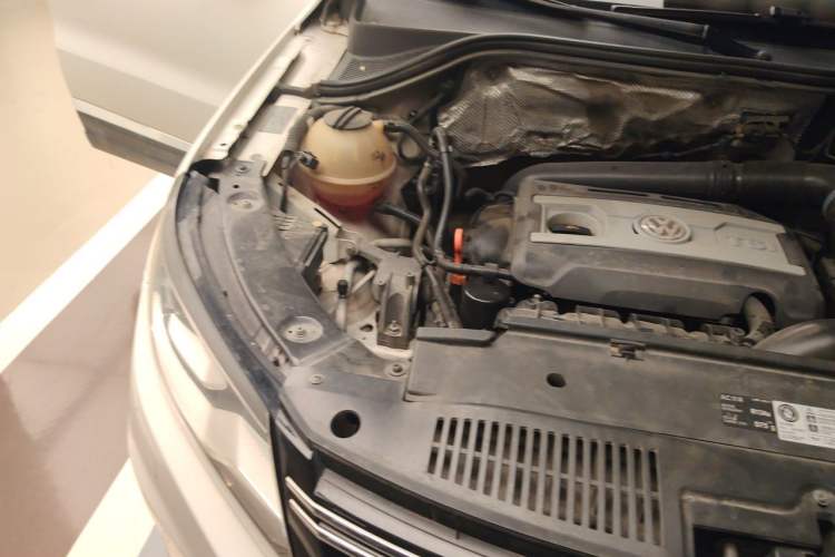 Used Volkswagen Tiguan 2013 2.0 TSI Automatic All-Wheel-Drive Flagship Edition Engine Bay Right