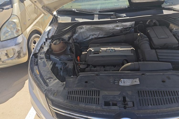 Used Volkswagen Tiguan 2013 1.8 TSI Automatic All-Wheel Drive Luxury Model Engine Bay Right