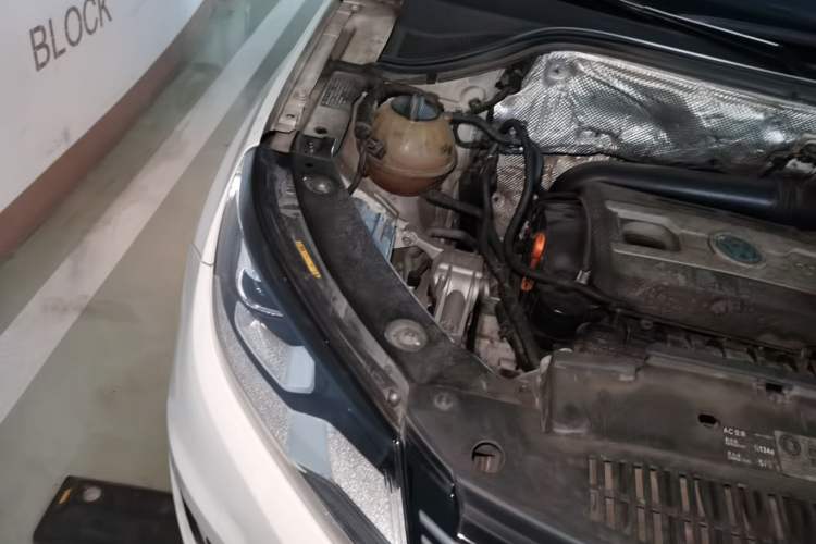 Used Volkswagen Tiguan 2013 1.8TSI Automatic Two-Wheel Drive Luxury Model Engine Bay Right