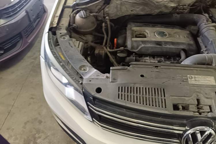 Used Volkswagen Tiguan 2013 2.0 TSI Automatic All-Wheel Drive Luxury Edition Engine Bay Right