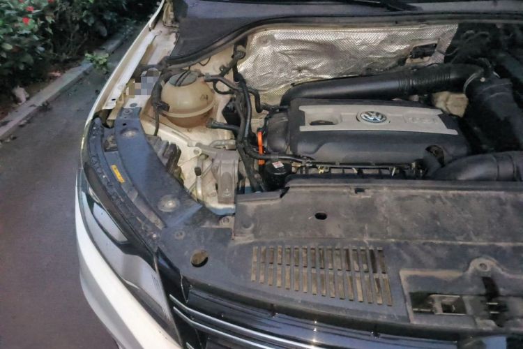 Used Volkswagen Tiguan 2013 1.8 TSI Automatic Two-Wheel Drive Comfort Edition Engine Bay Right