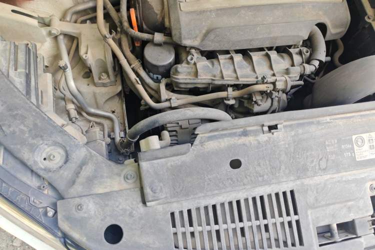 Used Volkswagen Tiguan 2013 1.8 TSI Automatic All-Wheel Drive Luxury Model Engine Bay Right