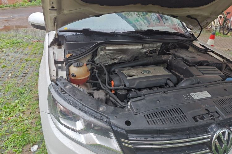 Used Volkswagen Tiguan 2013 1.8TSI Automatic Two-Wheel Drive Luxury Model Engine Bay Right