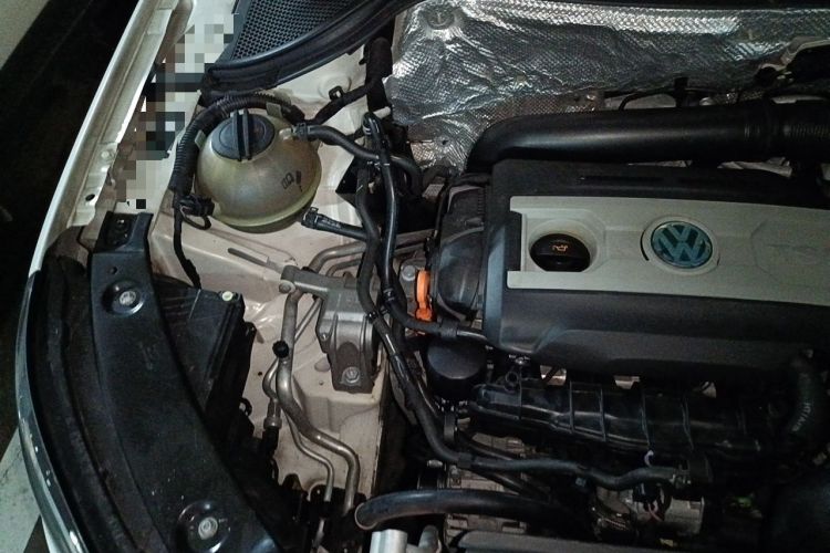 Used Volkswagen Tiguan 2013 2.0 TSI Automatic All-Wheel-Drive Flagship Edition Engine Bay Right