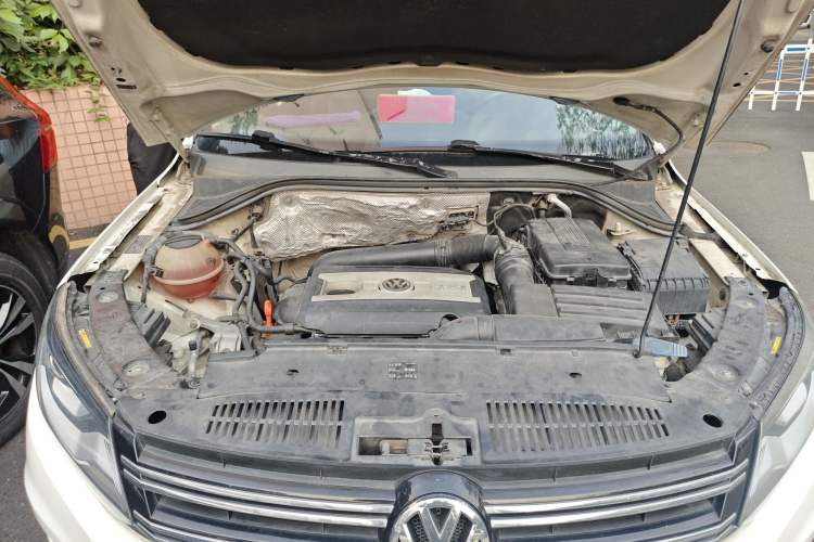 Used Volkswagen Tiguan 2013 1.8TSI Automatic All-Wheel-Drive Comfort Edition Engine Bay
