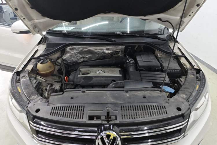 Used Volkswagen Tiguan 2013 1.8 TSI Automatic All-Wheel Drive Luxury Model Engine Bay