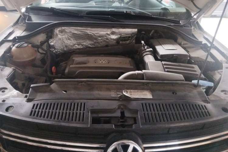Used Volkswagen Tiguan 2013 2.0 TSI Automatic All-Wheel-Drive Flagship Edition Engine Bay