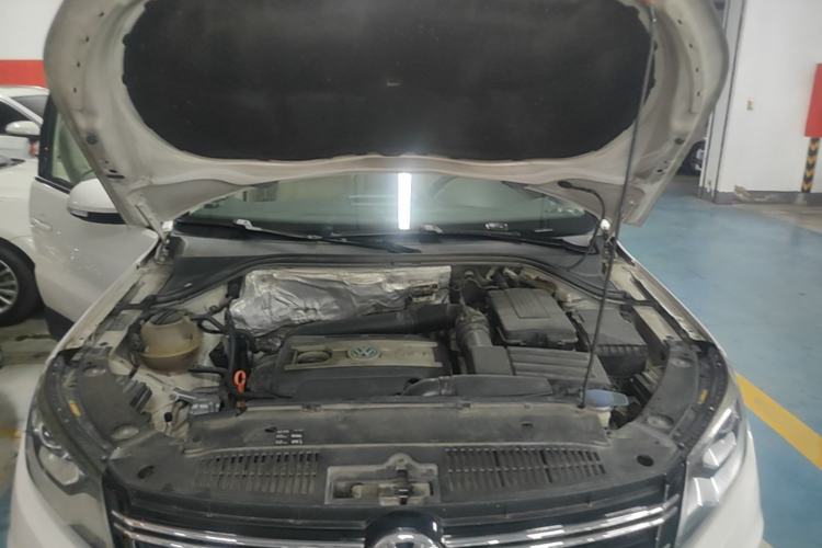 Used Volkswagen Tiguan 2013 1.8TSI Automatic Two-Wheel Drive Trend Edition Engine Bay