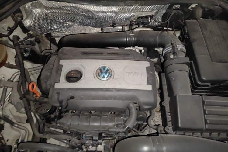 Used Volkswagen Tiguan 2013 2.0 TSI Automatic All-Wheel Drive Luxury Edition Engine Bay