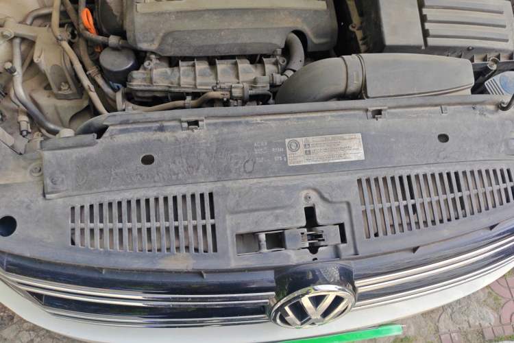 Used Volkswagen Tiguan 2013 1.8 TSI Automatic All-Wheel Drive Luxury Model Engine Bay
