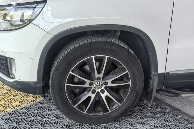 Used Volkswagen Tiguan 2013 1.8 TSI Automatic All-Wheel Drive Luxury Model Exterior 3