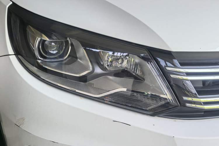 Used Volkswagen Tiguan 2013 1.8 TSI Automatic All-Wheel Drive Luxury Model Exterior 4