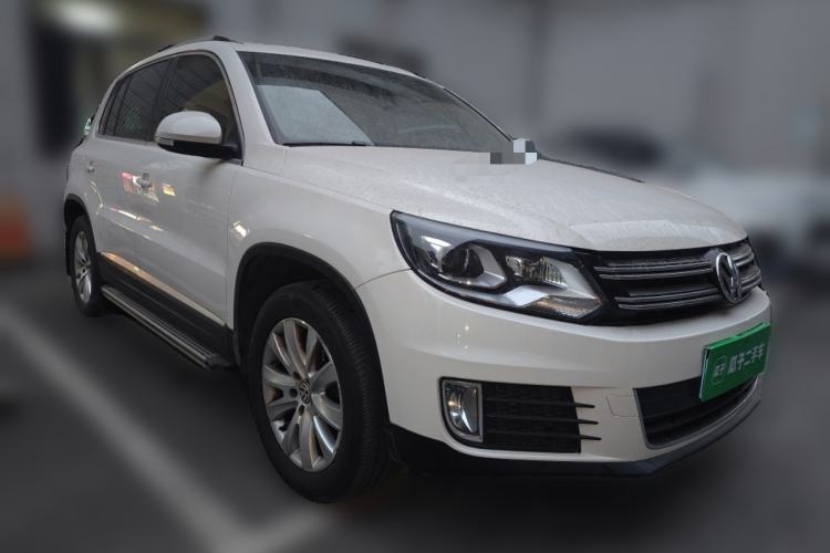 Used Volkswagen Tiguan 2013 1.8 TSI Automatic All-Wheel Drive Luxury Model Front Right 45 Deg