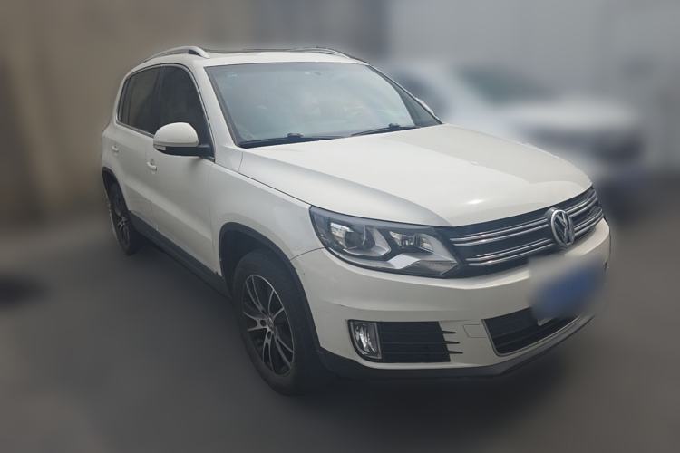 Used Volkswagen Tiguan 2013 2.0 TSI Automatic All-Wheel Drive Luxury Edition Front Right 45 Deg