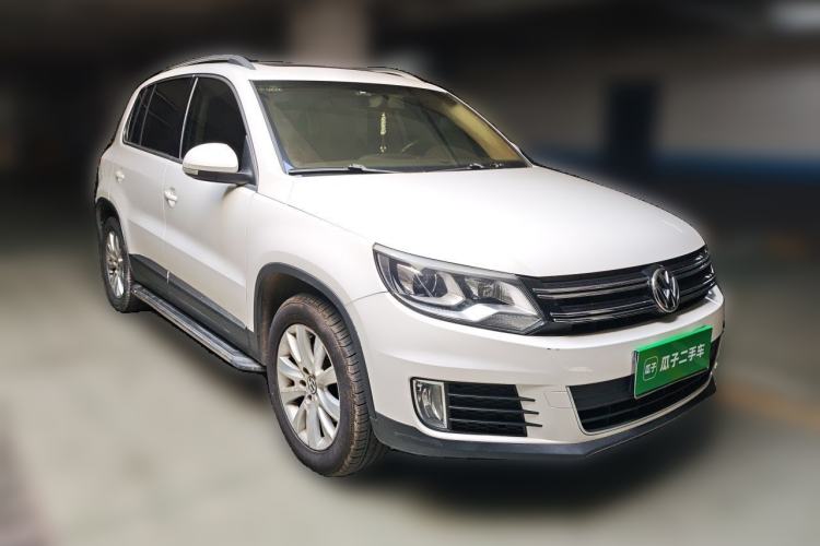 Used Volkswagen Tiguan 2013 1.8 TSI Automatic All-Wheel Drive Luxury Model Front Right 45 Deg