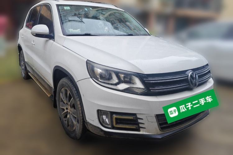 Used Volkswagen Tiguan 2013 1.8 TSI Automatic All-Wheel Drive Luxury Model Front Right 45 Deg