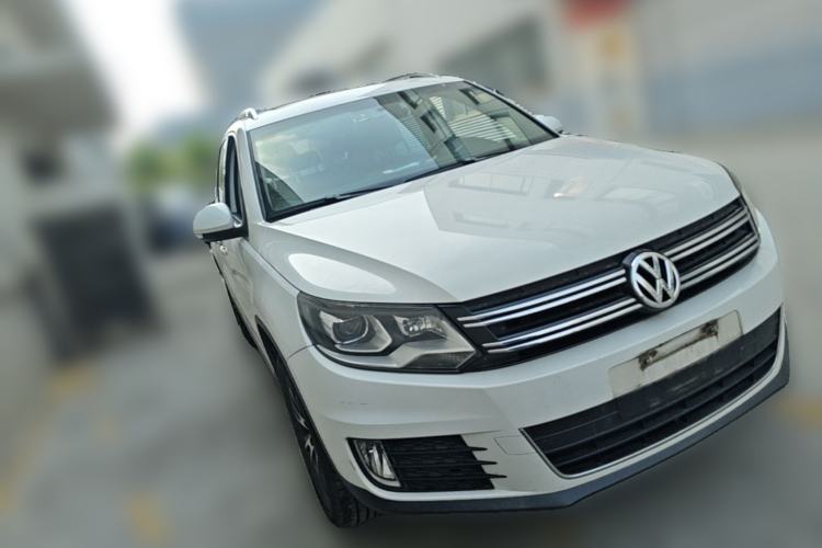 Used Volkswagen Tiguan 2013 2.0 TSI Automatic All-Wheel Drive Luxury Edition Front Right 45 Deg