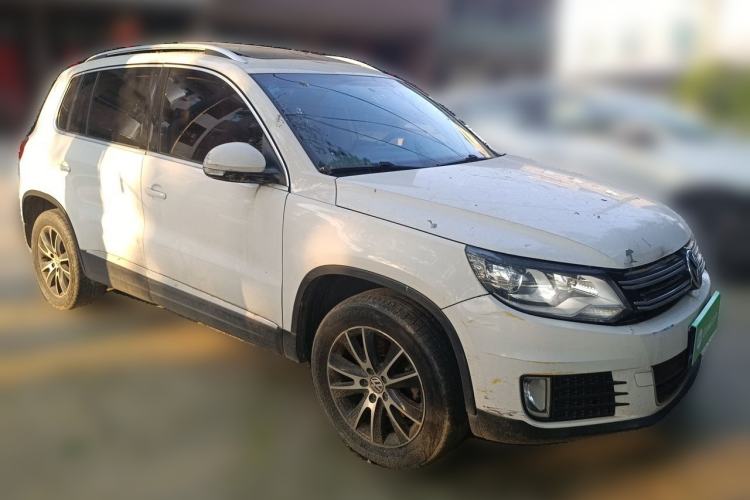 Used Volkswagen Tiguan 2013 2.0 TSI Automatic All-Wheel Drive Luxury Edition Front Right 45 Deg