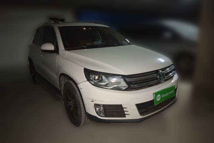 Used Volkswagen Tiguan 2013 1.8 TSI Automatic All-Wheel Drive Luxury Model Front Right 45 Deg