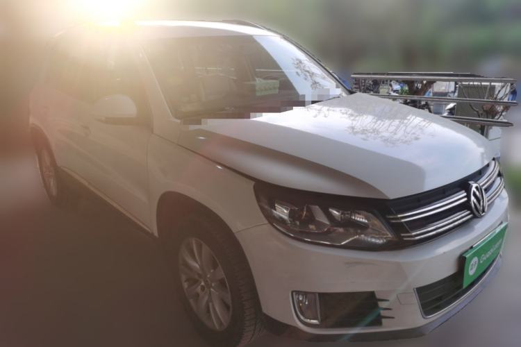 Used Volkswagen Tiguan 2013 1.8 TSI Automatic All-Wheel Drive Luxury Model Front Right 45 Deg