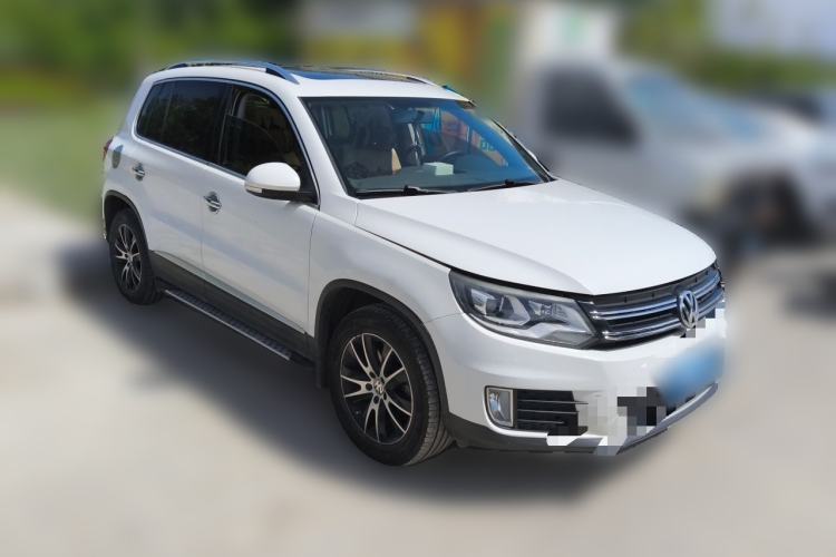 Used Volkswagen Tiguan 2013 1.8 TSI Automatic All-Wheel Drive Luxury Model Front Right 45 Deg