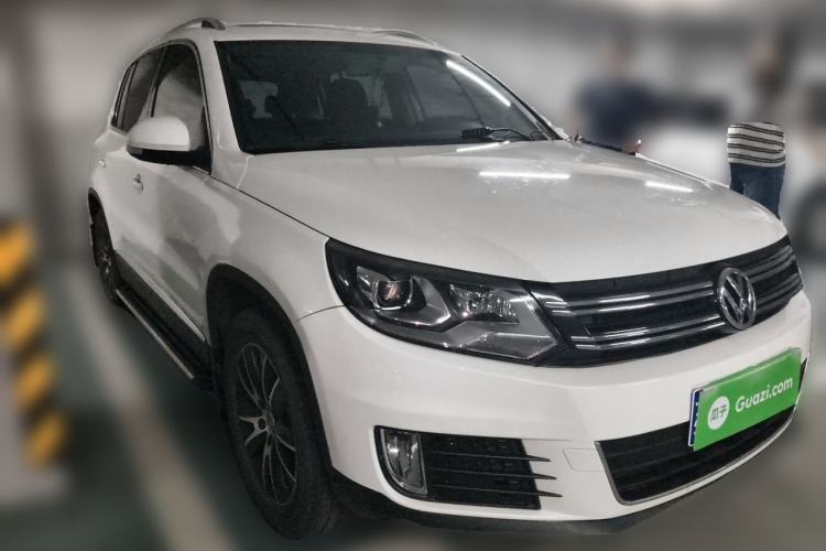 Used Volkswagen Tiguan 2013 1.8 TSI Automatic All-Wheel Drive Luxury Model Front Right 45 Deg