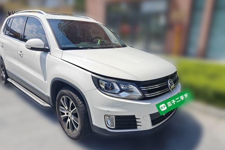 Used Volkswagen Tiguan 2013 1.8 TSI Automatic All-Wheel Drive Luxury Model Front Right 45 Deg